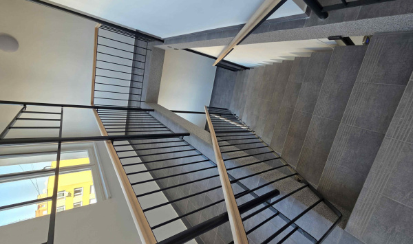 Aktuálne realizované - Rekonštrukcia interiéru a vstupu BD Magurská 6