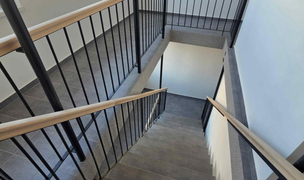 Aktuálne realizované - Rekonštrukcia interiéru a vstupu BD Magurská 6