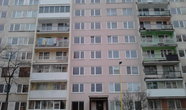 Obnova fasády a vonkajších častí balkónov termoizolačným náterom na ulici Stálicová 16